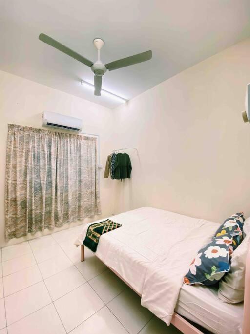 Spacious Cozy Lakeville Homestay 4 Bedrooms All With Aircond Seri Iskandar Extérieur photo