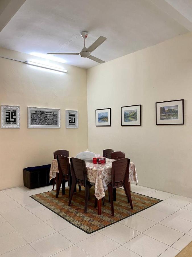 Spacious Cozy Lakeville Homestay 4 Bedrooms All With Aircond Seri Iskandar Extérieur photo